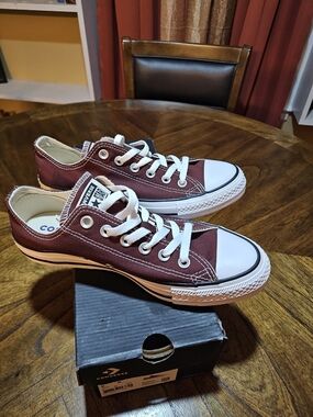 Unisex Converse Chuck Taylor All Star Low Top Sneakers - Burgundy White
